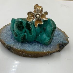 Vtg. Avon Elegant Gold Flower Brooch With Pearl Accent